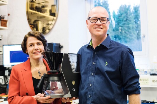 Christin Sehlmann er produktsjef husholdning i Elkjøp, og blir omtalt som Ilous «mamma». Her sammen med Tommy Myhre. Foto: Anders Malm, Elkjøp Christin Sehlmann er produktsjef husholdning i Elkjøp, og blir omtalt som Ilous «mamma». Her sammen med Tommy Myhre. Foto: Anders Malm, Elkjøp