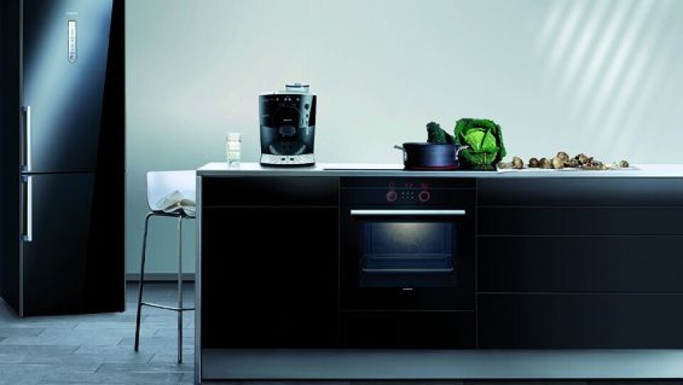 HØYTEKNOLOGI OG GLATTE FLATER på Milano-messen