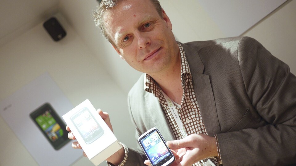 PENN OG FACEBOOK-KNAPP på nettbrett og mobiltelefon