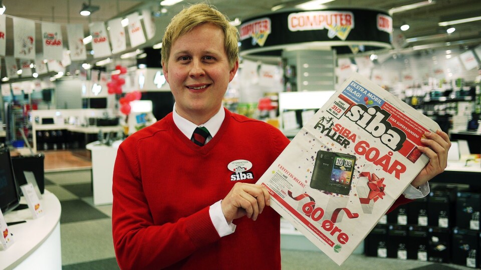 NETTBRETT OG SMARTTELEFON PÅ TOPP