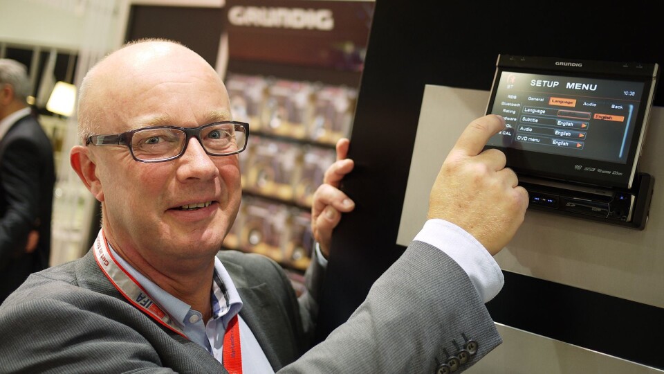 NEDIS MED BILSTEREO FRA GRUNDIG
