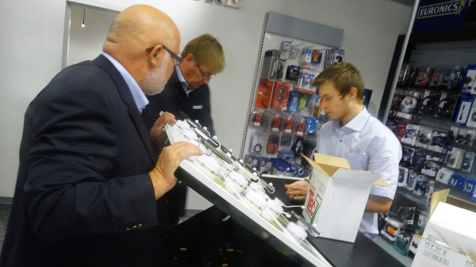 HJELPER FRA A TIL Å