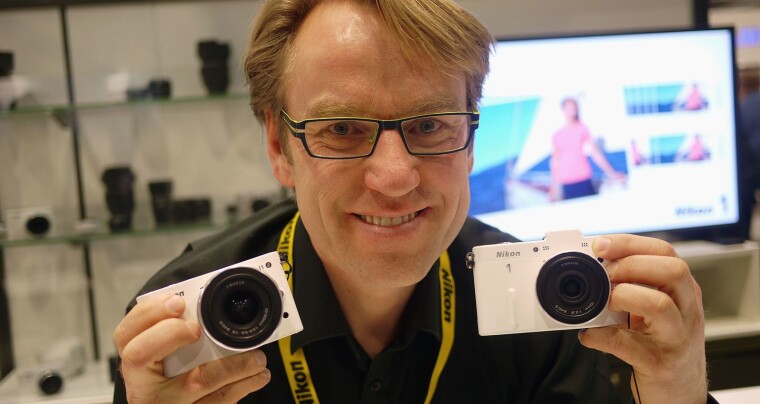 NÅ TAR NIKON 1 AV