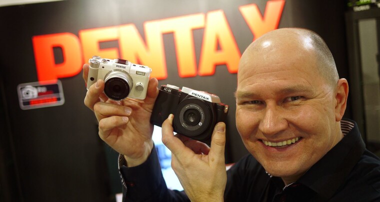 IKKE FULLT SÅ KOMPAKT SYSTEMKAMERA