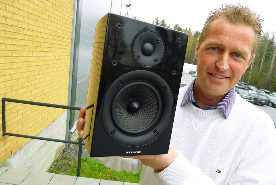 KOMPLETT MED EGET HØYTTALERMERKE