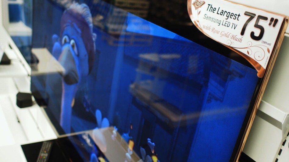 STØRRE TV BREMSER PRISFALLET