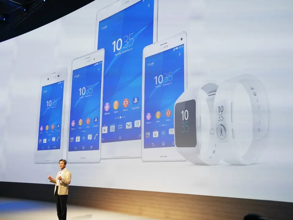 SONY SPILLER PÅ MANGE STRENGER