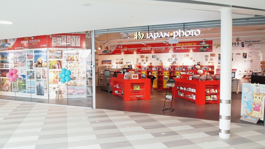 ÅPNER RENE BILDEBUTIKKER I KJØPESENTER