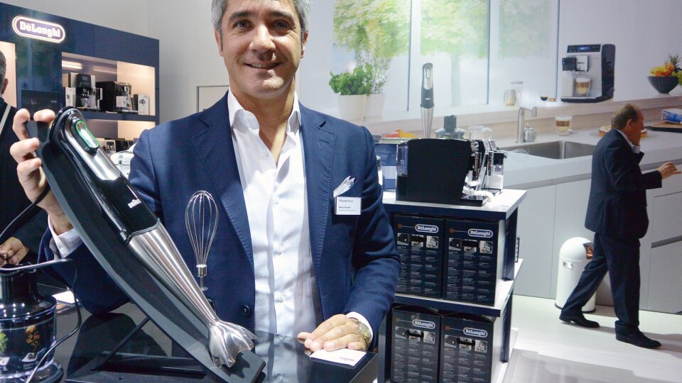 KAFFE, KENWOOD OG KJØKKEN