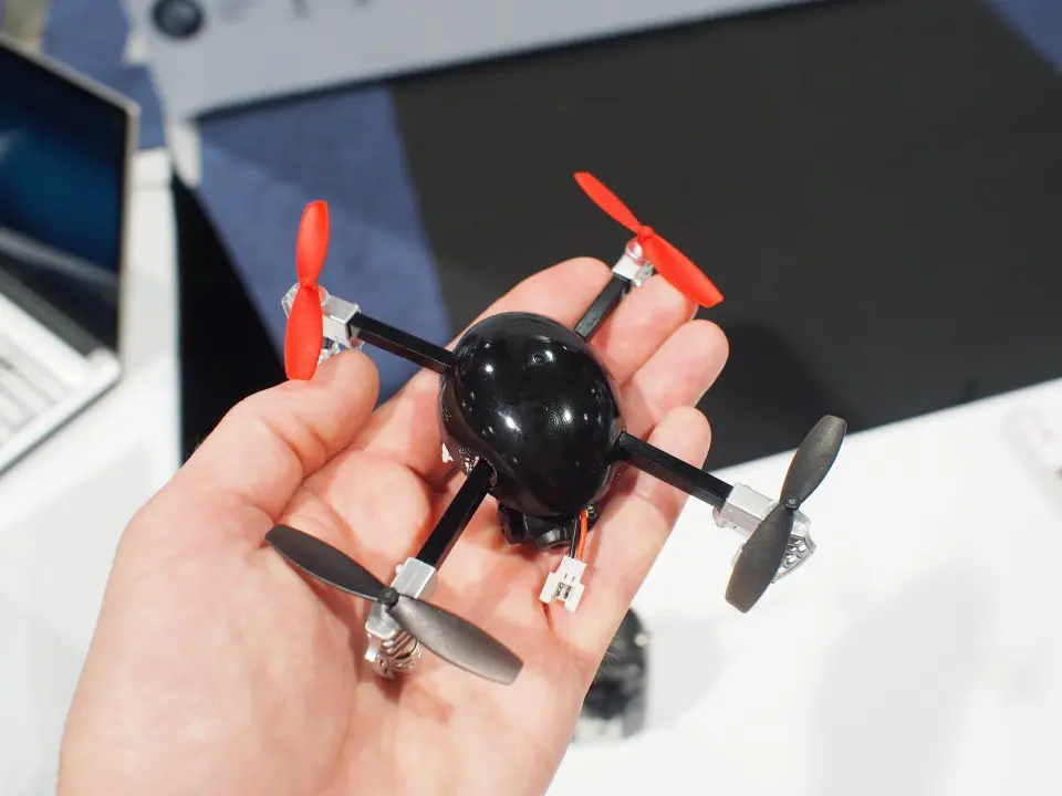 NI AV TI DRONER HAR MANGLER