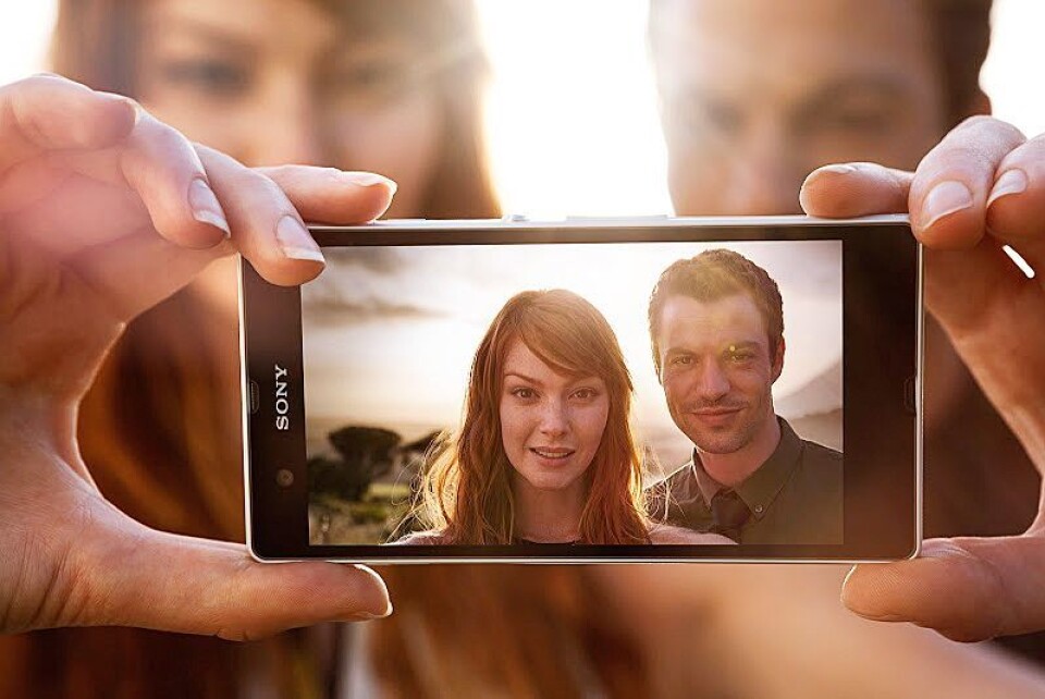 MOBILEN SLÅR KAMERA