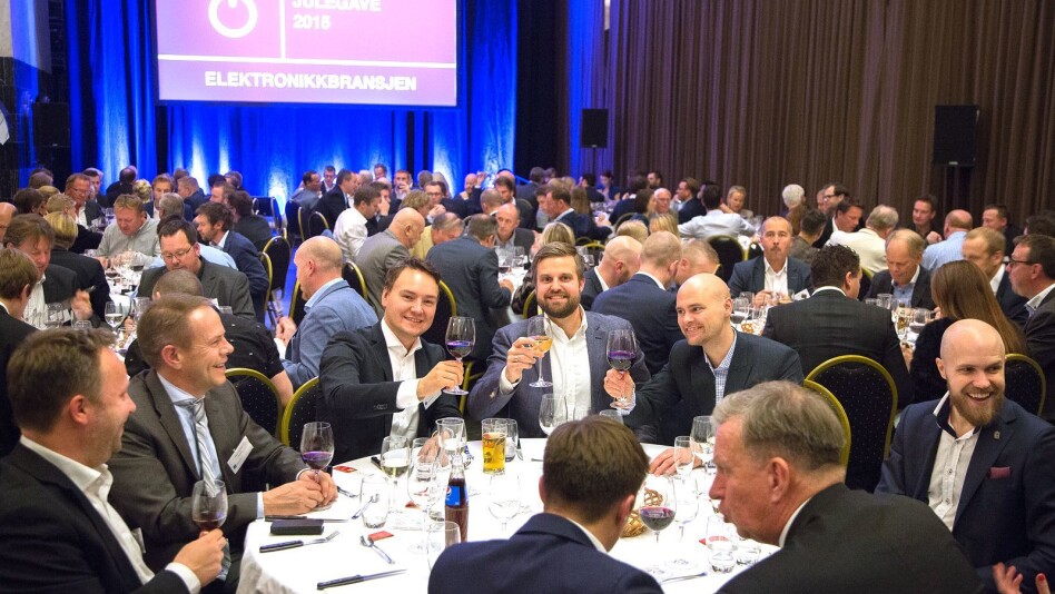 JULEFEST SJU UKER FØR KVELDEN