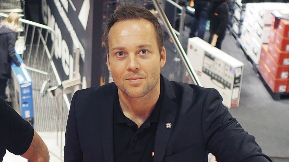 EXPERT TILBAKEVISER KRITIKKEN