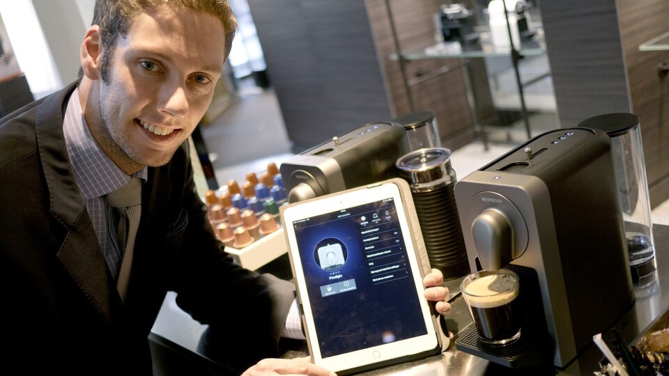 KAFFEMASKIN MED BLÅTANN