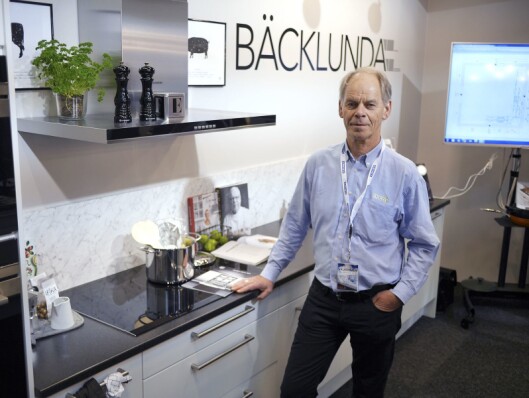 Terje Gudmundsen i Euronics Norge fotografert under kompetansedagene i Ørebro i 2016, med Elon-gruppens kjøkkenkonsept Bäcklunda. Foto: Stian Sønsteng. Terje Gudmundsen i Euronics Norge fotografert under kompetansedagene i Ørebro i 2016, med Elon-gruppens kjøkkenkonsept Bäcklunda. Foto: Stian Sønsteng.