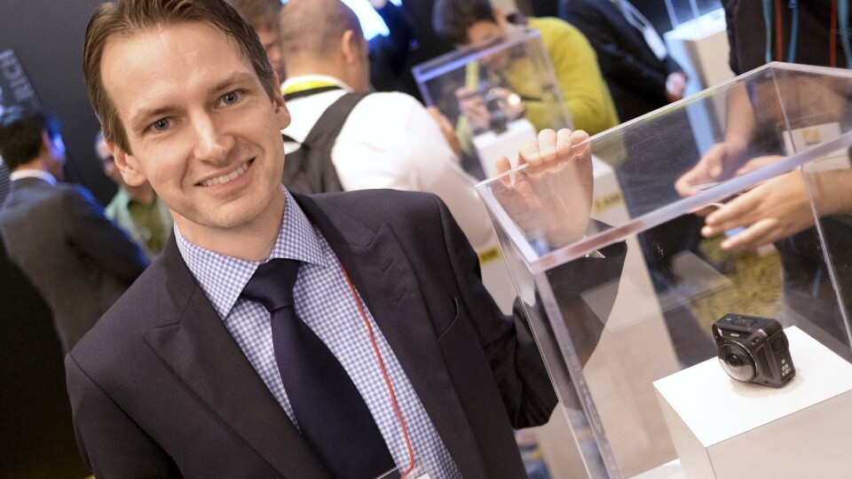 NIKON SENTRALISERER TIL SVERIGE