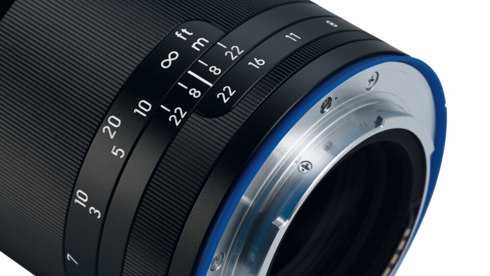 Zeiss Loxia 85mm f/2.4