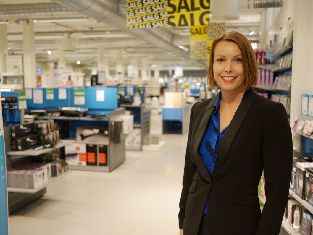 Kommunikasjonssjef Marte Ottemo i Stiftelsen Elektronikkbransjen. Foto: Stian Sønsteng. <a href="https://www.elektronikkbransjen.no/files/2022/03/14/Marte%20Ottemo%20butikk_RGB.jpg" aria-label="">Last ned bildet her</a> Kommunikasjonssjef Marte Ottemo i Stiftelsen Elektronikkbransjen. Foto: Stian Sønsteng. <a href="https://www.elektronikkbransjen.no/files/2022/03/14/Marte%20Ottemo%20butikk_RGB.jpg" aria-label="">Last ned bildet her</a>
