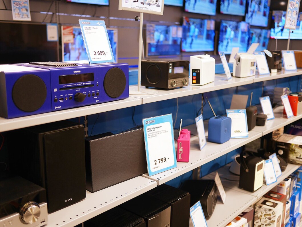 Dab-radio-salget fortsetter å vokse, med 2017 som slukkedato for FM-nettet. Foto: Stian Sønsteng . Dab-radio-salget fortsetter å vokse, med 2017 som slukkedato for FM-nettet. Foto: Stian Sønsteng .