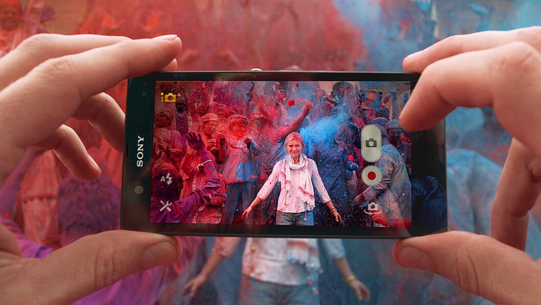 Mobilen har tatt over som nordmenns viktigste tilbehør. Foto: Sony Mobile. Mobilen har tatt over som nordmenns viktigste tilbehør. Foto: Sony Mobile.