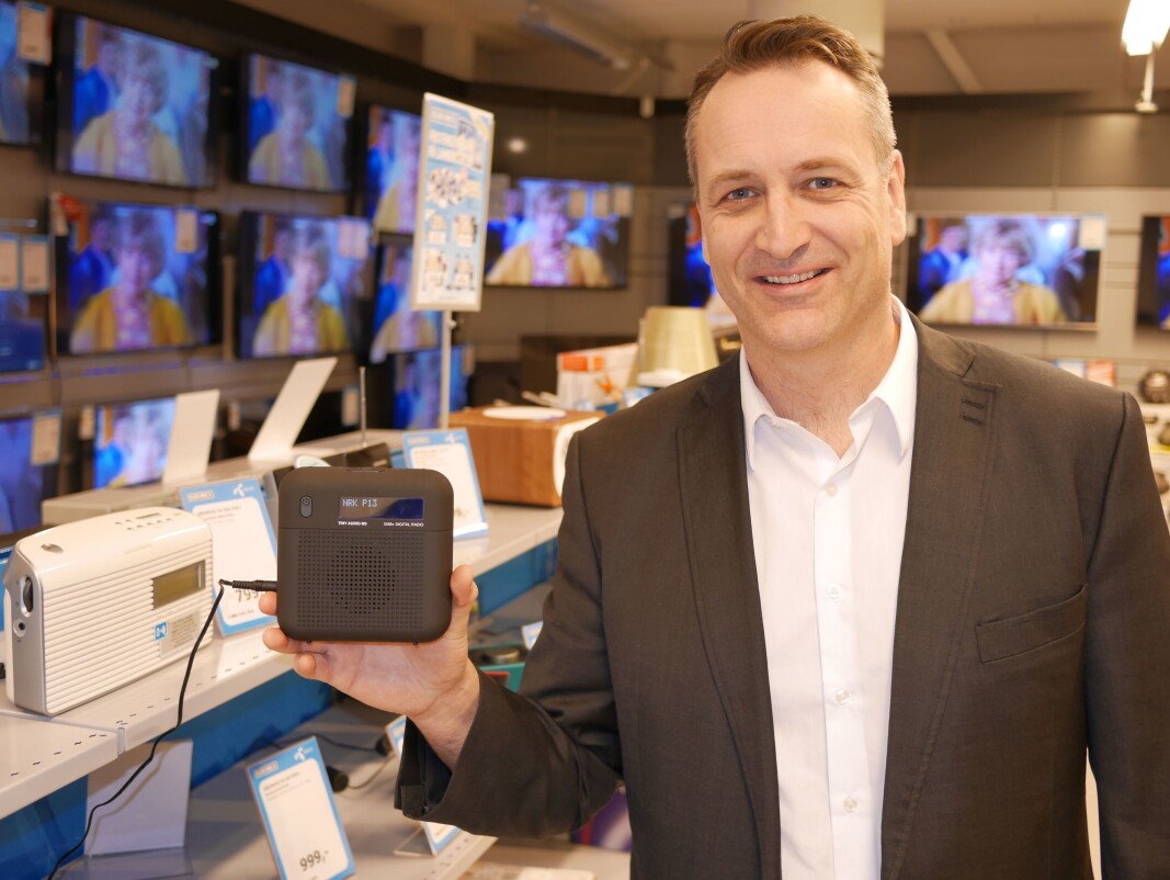 Administrerende direktør Jan Røsholm i Stiftelsen Elektronikkbransjen. Foto: Stian Sønsteng. <a href="https://www.elektronikkbransjen.no/files/2022/03/14/Jan%20R%C3%B8sholm%20radio_RGB.jpg" aria-label="">Last ned bildet her</a> Administrerende direktør Jan Røsholm i Stiftelsen Elektronikkbransjen. Foto: Stian Sønsteng. <a href="https://www.elektronikkbransjen.no/files/2022/03/14/Jan%20R%C3%B8sholm%20radio_RGB.jpg" aria-label="">Last ned bildet her</a>