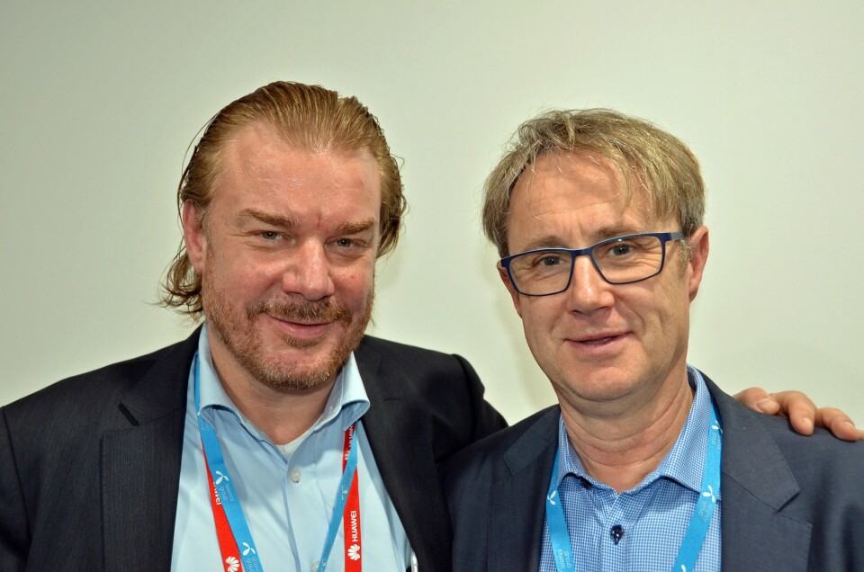 Telenors teknologidirektør Magnus Zetterberg (t.v.) og dekningsdirektør Bjørn Amundsen under pressemøtet på MWC 2017. Foto: Telenor