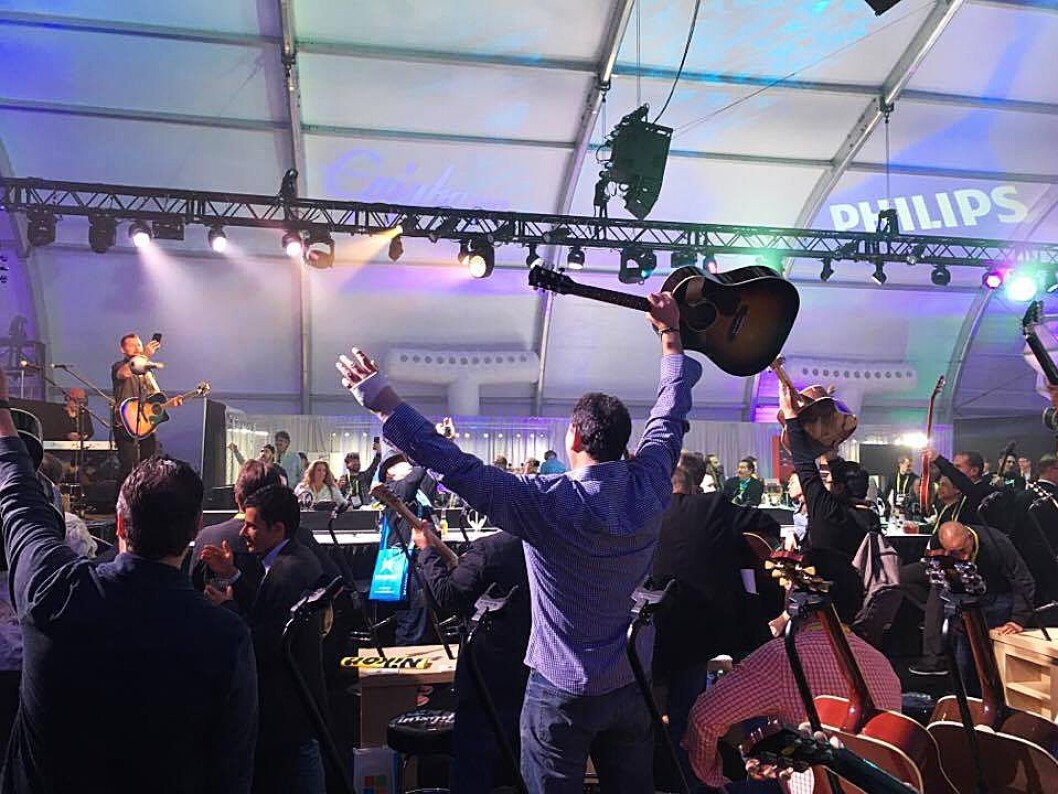 Gibson Brands har produsert hodetelefoner og høyttalere med varemerket Philips. Fra 1. juni tar TPV over disse produktene. Bildet er fra Gibson-teltet under CES-messen i Las Vegas i januar 2017. Foto: Hege Aarflot Nelvik Gibson Brands har produsert hodetelefoner og høyttalere med varemerket Philips. Fra 1. juni tar TPV over disse produktene. Bildet er fra Gibson-teltet under CES-messen i Las Vegas i januar 2017. Foto: Hege Aarflot Nelvik