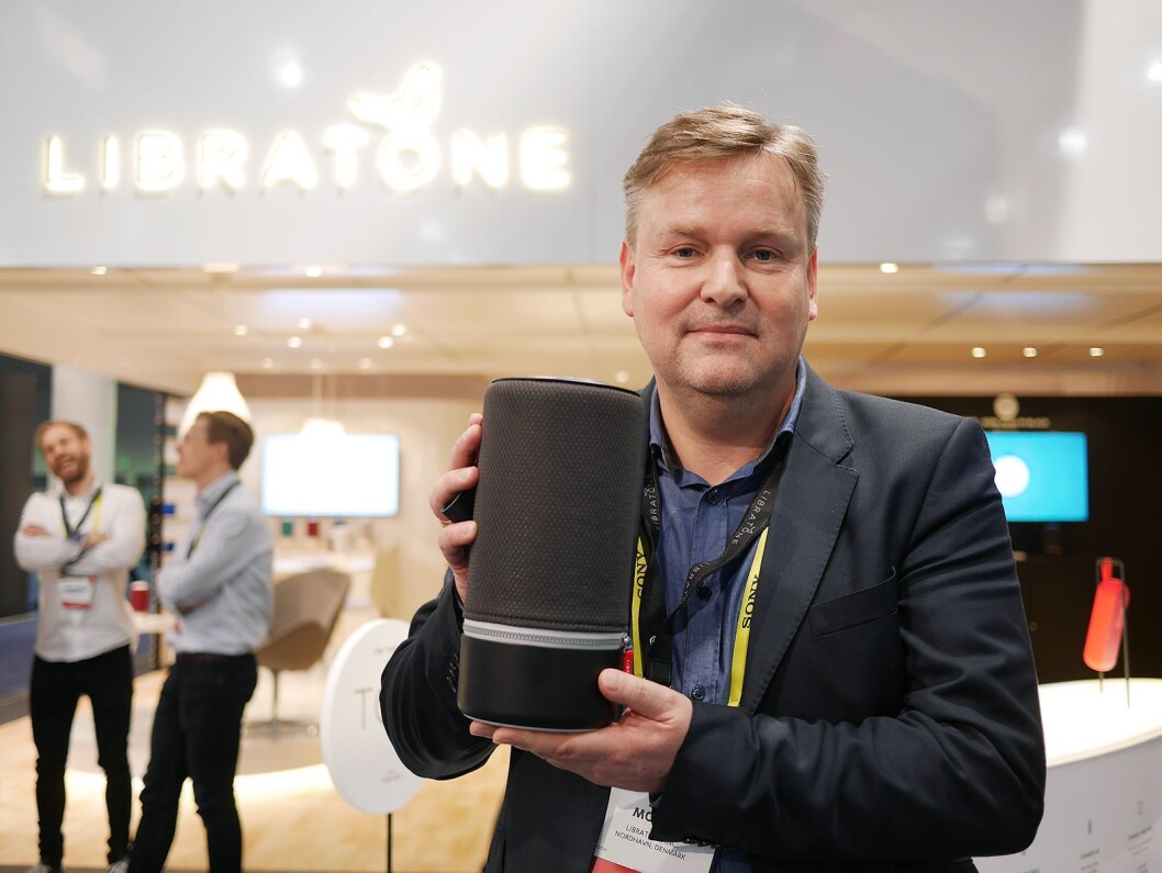 Administrerende direktør Jan McNair i Libratone med nye Zipp Nordic Black, som selskapet viste på CES. Foto: Stian Sønsteng Administrerende direktør Jan McNair i Libratone med nye Zipp Nordic Black, som selskapet viste på CES. Foto: Stian Sønsteng