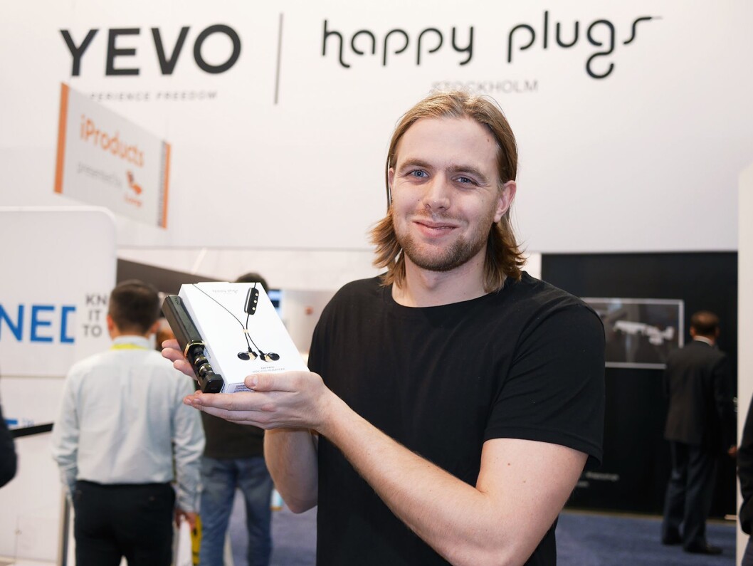 Oscar Knaust med Yevo 1 og Happy Plugs Ear Piece. Foto: Stian Sønsteng Oscar Knaust med Yevo 1 og Happy Plugs Ear Piece. Foto: Stian Sønsteng