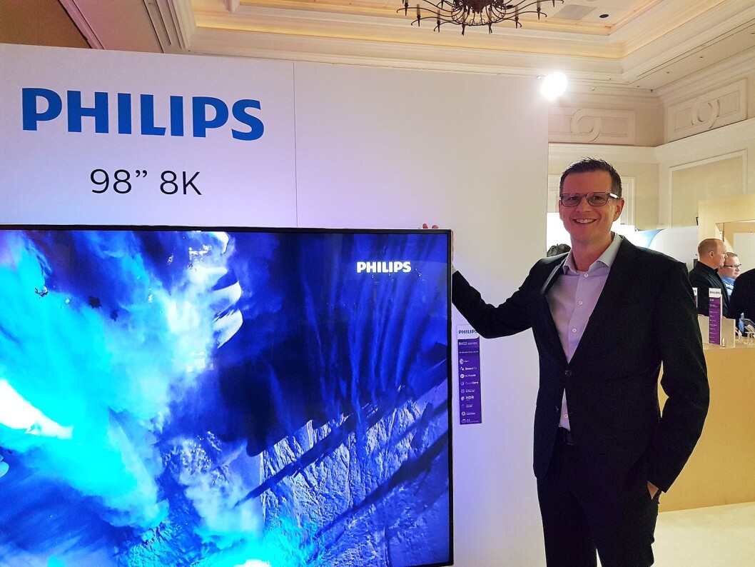 Nordensjef i TP Vision, Henrik Kyhl, foran Philips’ 8K prototype under årets CES-messe. Foto: Marte Ottemo Nordensjef i TP Vision, Henrik Kyhl, foran Philips’ 8K prototype under årets CES-messe. Foto: Marte Ottemo