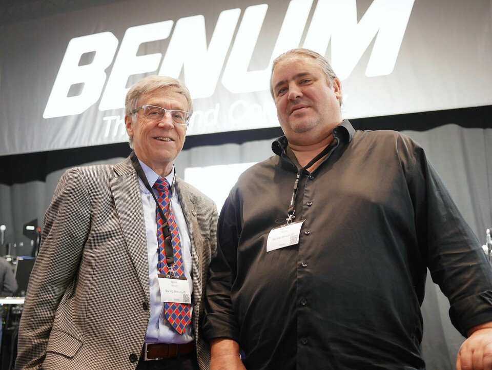Bjørn Benum (t. v.) og Ronald Hernes i Siv Ing Benum AS på lyd, lys og bildemessen (LLB) på Telenor Arena. Foto: Stian Sønsteng