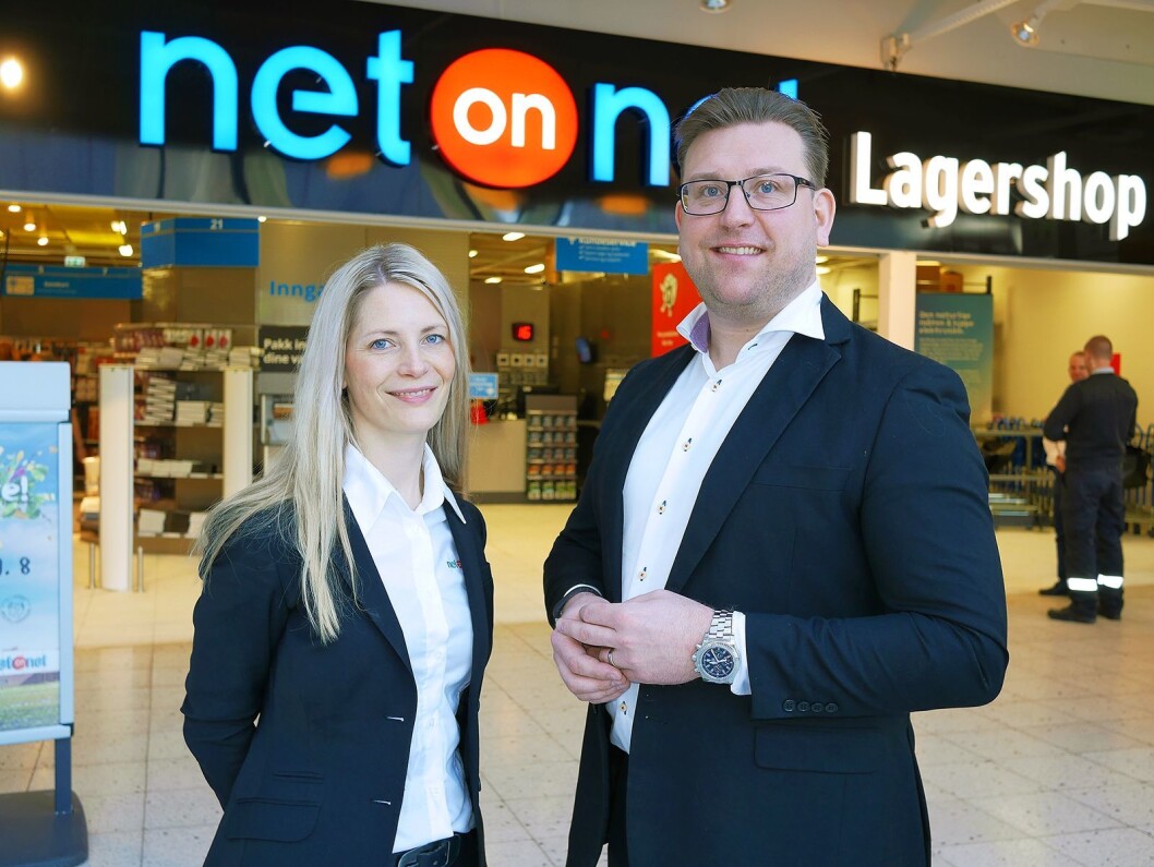 Administrerende direktør Susanne Ehnbåge og salgssjef Peter Andersson under åpningen av NetOnNet Lagershop på Liertoppen den 23. mars. Foto: Stian Sønsteng Administrerende direktør Susanne Ehnbåge og salgssjef Peter Andersson under åpningen av NetOnNet Lagershop på Liertoppen den 23. mars. Foto: Stian Sønsteng
