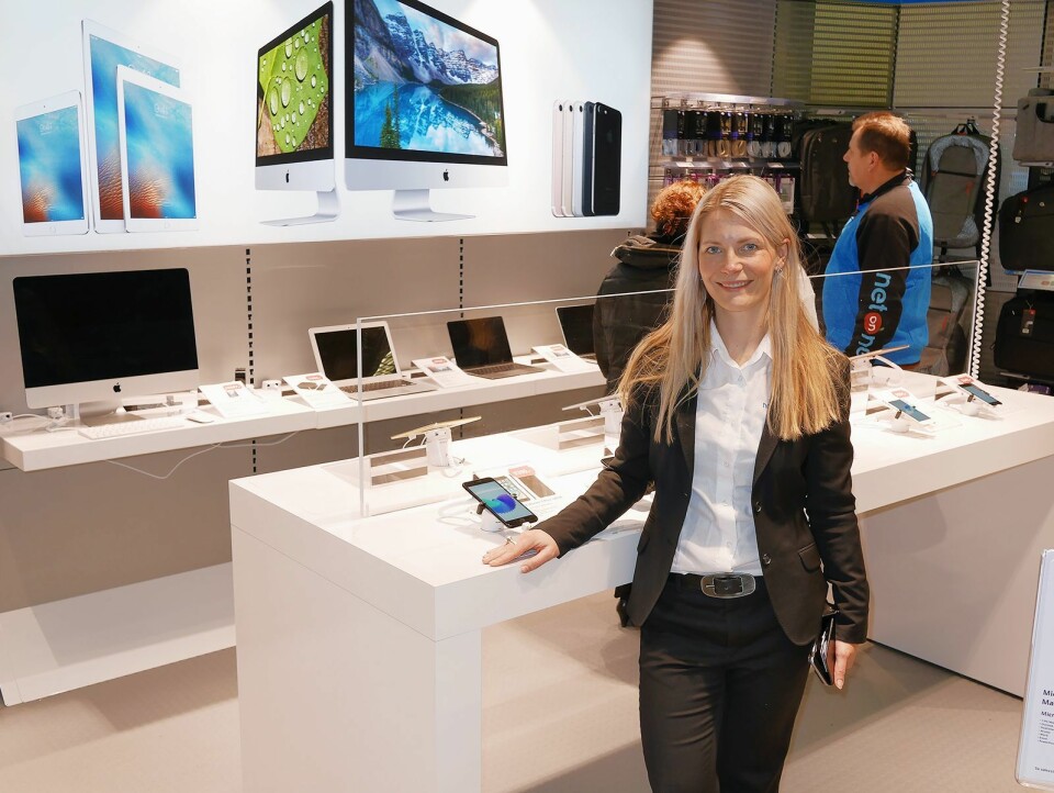 Administrerende direktør Susanne Ehnbåge i Netonnet Group ved Apples butikk-i-butikk-løsning.