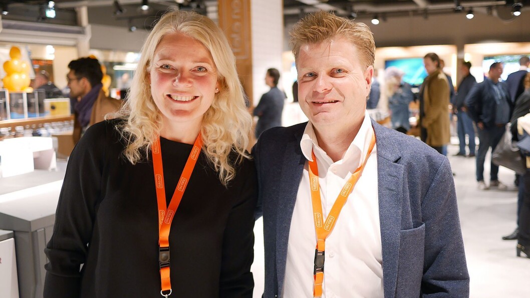 Ekteparet Elin og Roar Sandvik, som sto bak FotoVideo i Oslo, er tilbake med fotobutikk. Foto.no er på 400 kvadratmeter, og ligger i Barcode like ved Oslo S. Foto: Stian Sønsteng Ekteparet Elin og Roar Sandvik, som sto bak FotoVideo i Oslo, er tilbake med fotobutikk. Foto.no er på 400 kvadratmeter, og ligger i Barcode like ved Oslo S. Foto: Stian Sønsteng