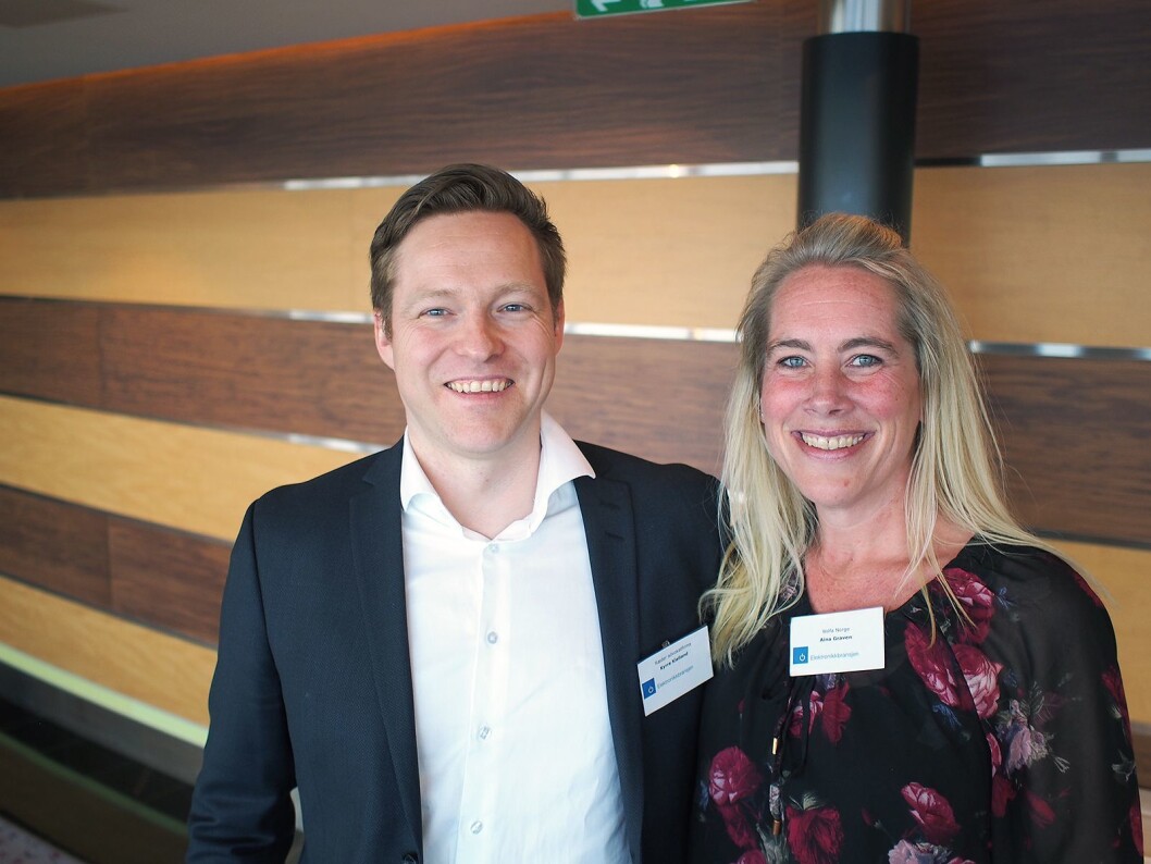 Kyrre Kielland fra Advokatfirma Ræder og Aina Graven fra Wilfa var to av foredragsholderne på Elektronikkbransjens vårkonferanse 2017. Foto: Jan Røsholm Kyrre Kielland fra Advokatfirma Ræder og Aina Graven fra Wilfa var to av foredragsholderne på Elektronikkbransjens vårkonferanse 2017. Foto: Jan Røsholm