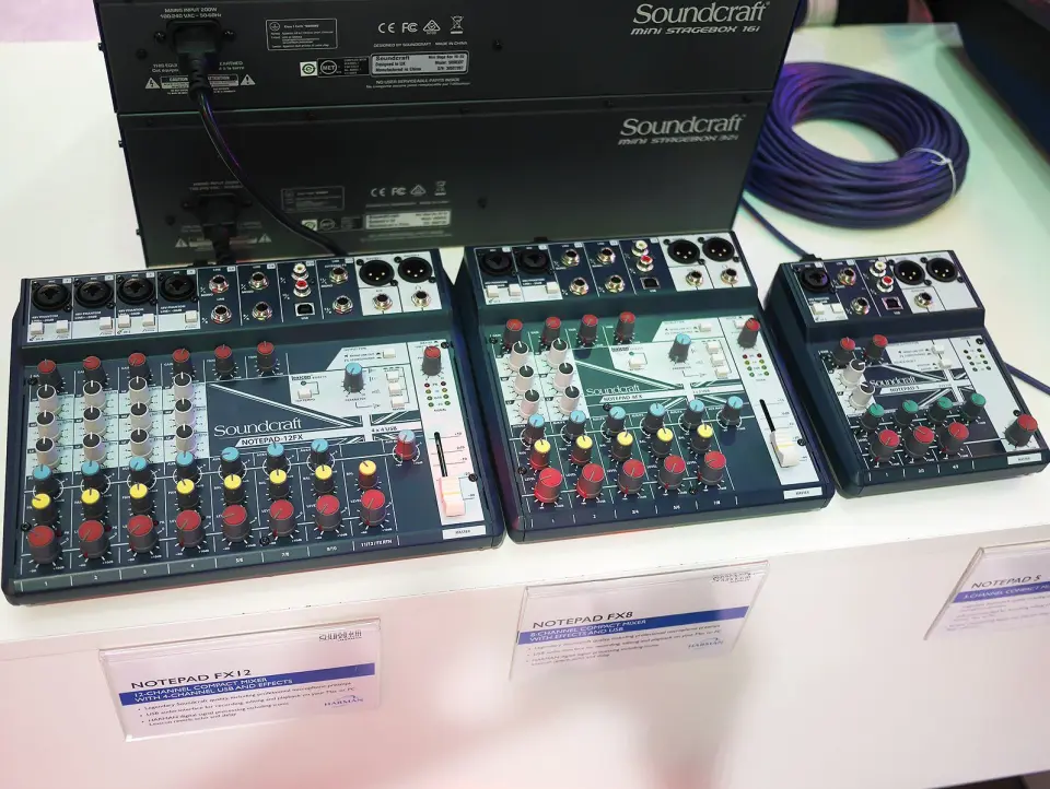 Soundcrafts miksere Notepad S, FX8 og FX12 har én, to og fire mikrofoninnganger. Soundcrafts miksere Notepad S, FX8 og FX12 har én, to og fire mikrofoninnganger.