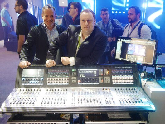 Ernst R. Berggren (t. v.) og Alexander Rambøl i Lydrommet AS med Soundcraft-mikseren VI3000. Ernst R. Berggren (t. v.) og Alexander Rambøl i Lydrommet AS med Soundcraft-mikseren VI3000.