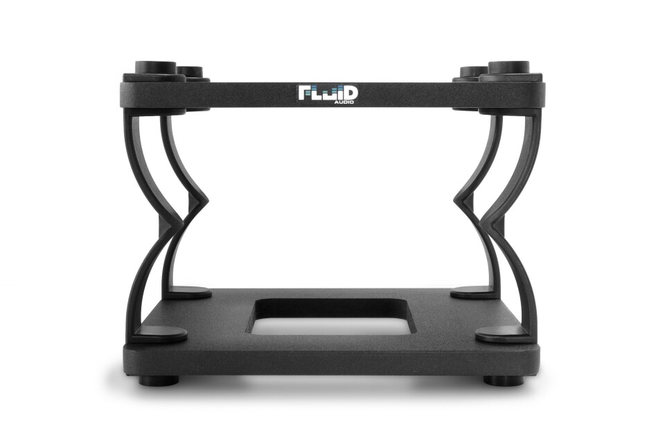 Fluid Audio DS8 stativ for 7 til 8 tommers høyttalere, her i høy posisjon. Pris per par: 900,-.