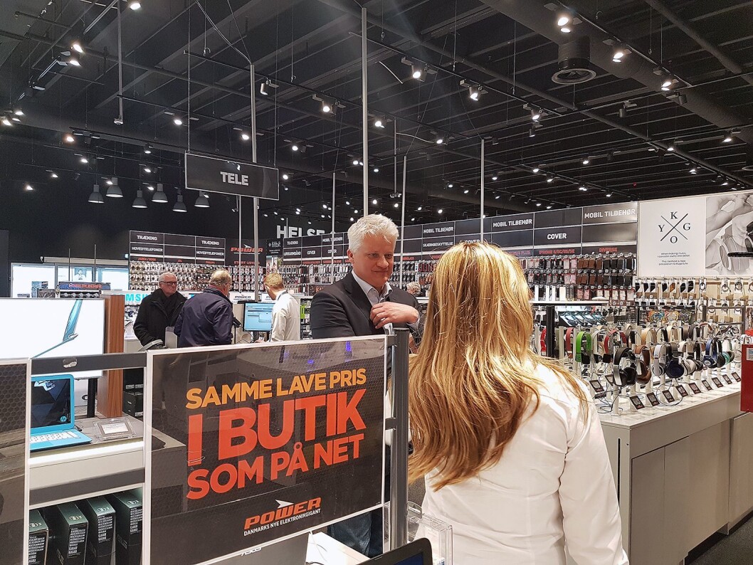 Konsernsjef Ronny Blomseth og co satser hardt på digitale priser, som skal gi samme lave pris i butikk som på nett. Foto: Marte Ottemo. Konsernsjef Ronny Blomseth og co satser hardt på digitale priser, som skal gi samme lave pris i butikk som på nett. Foto: Marte Ottemo.