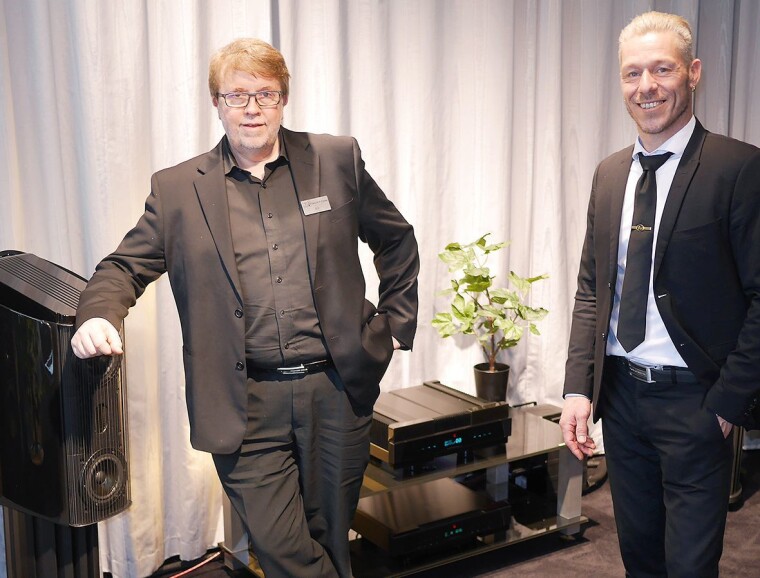 STORE, STERKE, SORTE OG VARME FORSTERKERE