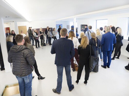 Rundt 40 journalister og bloggere var invitert av Samsung til The KaviarFactory i Henningsvær i forbindelse med den nordiske lanseringen av The Frame den 31. mai. Foto: Samsung. Rundt 40 journalister og bloggere var invitert av Samsung til The KaviarFactory i Henningsvær i forbindelse med den nordiske lanseringen av The Frame den 31. mai. Foto: Samsung.
