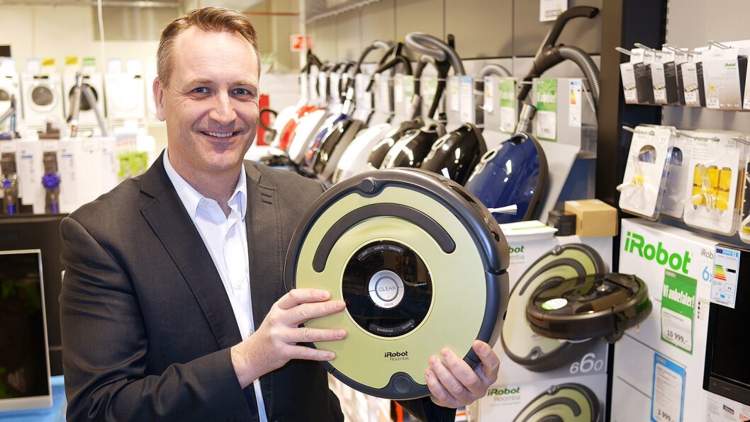Kommer robotstøvsugerne til å ta en større andel av markedet? Det er noe administrerende direktør i Stiftelsen Elektronikkbransjen, Jan Røsholm, kan fortelle på pressemøtet den 24. august. Foto: Stian Sønsteng Kommer robotstøvsugerne til å ta en større andel av markedet? Det er noe administrerende direktør i Stiftelsen Elektronikkbransjen, Jan Røsholm, kan fortelle på pressemøtet den 24. august. Foto: Stian Sønsteng