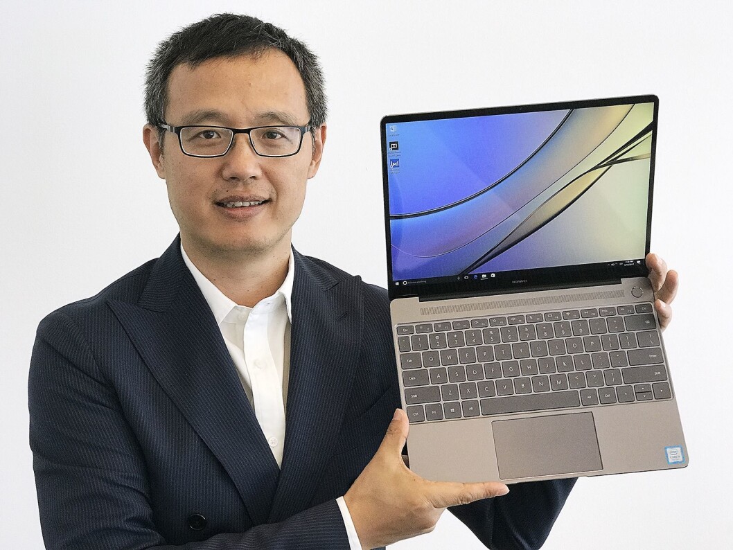 Yanmin Wang, president for forbrukermarkedet i Norden, sentral- og øst-Europa i Huawei, med MateBook X i fargen Space Gray.. Yanmin Wang, president for forbrukermarkedet i Norden, sentral- og øst-Europa i Huawei, med MateBook X i fargen Space Gray..