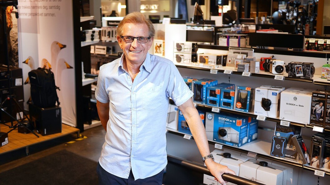 Egil Bjørne Rosenverd ønsker velkommen til Interfotos butikk på Skøyen i Oslo. Han er en av grunnleggerne, daglig leder og medeier i selskapet. Foto: Stian Sønsteng Egil Bjørne Rosenverd ønsker velkommen til Interfotos butikk på Skøyen i Oslo. Han er en av grunnleggerne, daglig leder og medeier i selskapet. Foto: Stian Sønsteng