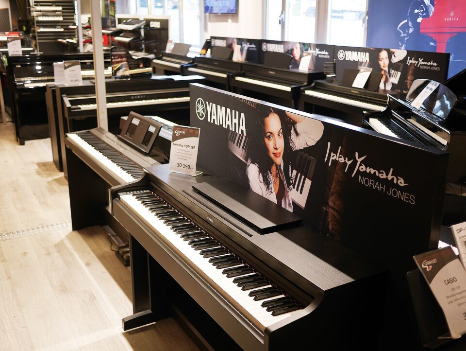 Fra avdelingen for tangentinstrumenter ved Gitarhuset Megastore Alnabru. Foto: Stian Sønsteng.