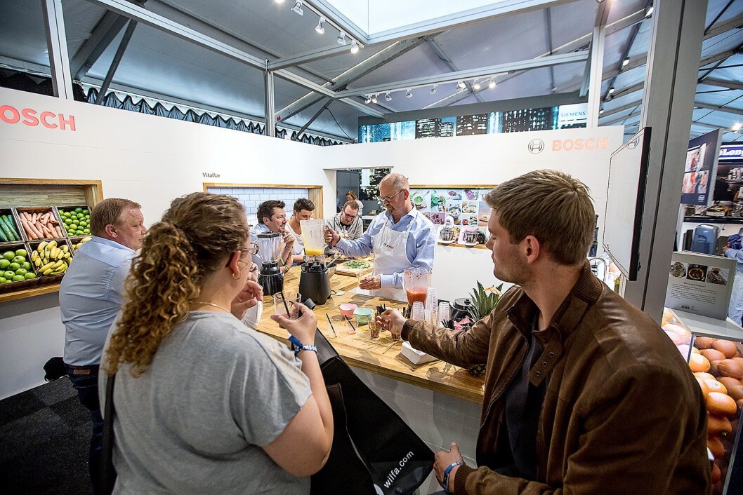 Hos BSH Husholdningsapparater tilberedte man smaksprøver med Bosch-produkter. Foto: Elkjøp/Joakim Mangen Hos BSH Husholdningsapparater tilberedte man smaksprøver med Bosch-produkter. Foto: Elkjøp/Joakim Mangen