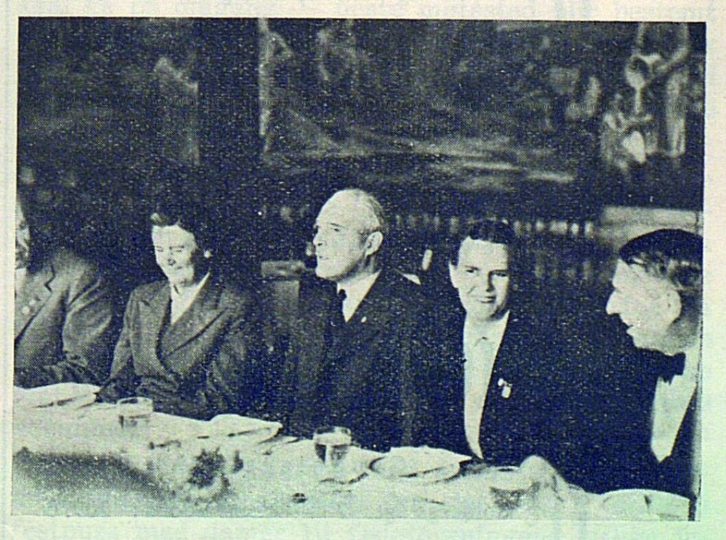 Fruene Molander (venstre) og Engelhardt (høyre).. Fruene Molander (venstre) og Engelhardt (høyre)..