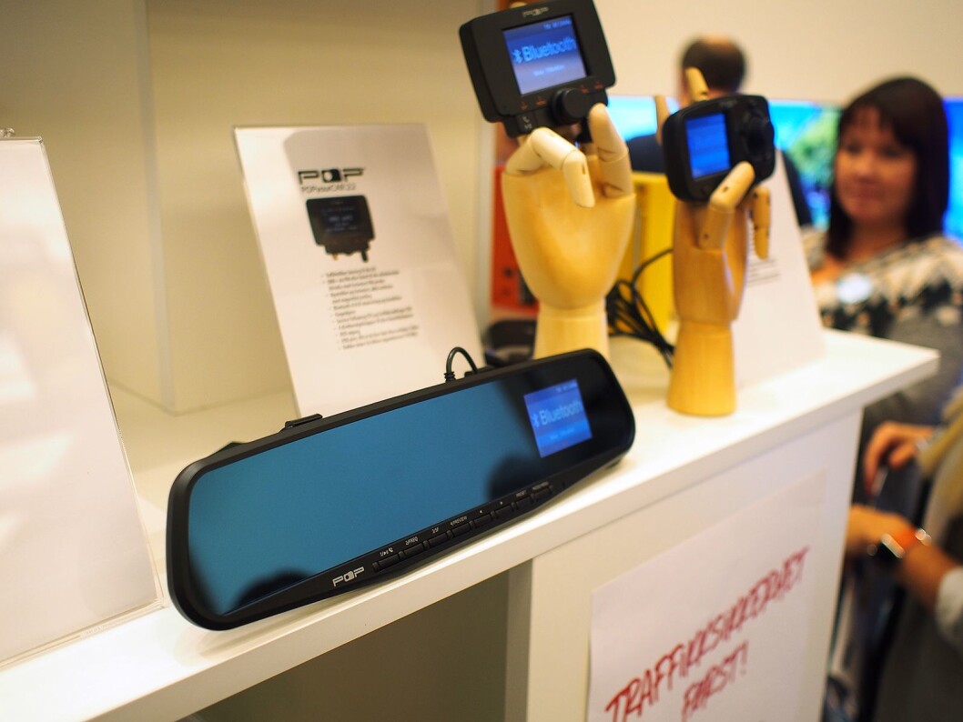 Speilet PopYourMirror er et dab+ bilspeiladapter, og vil ha en pris på rundt 1900 kroner. Foto: Jan Røsholm Speilet PopYourMirror er et dab+ bilspeiladapter, og vil ha en pris på rundt 1900 kroner. Foto: Jan Røsholm