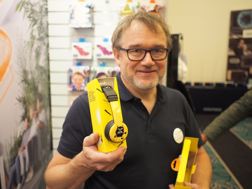 Henning Langaard fra Aurora-gruppen viser frem den nye hodetelefonserien fra Buddyphones, med motiv fra Mummi-universet. Foto: Jan Røsholm Henning Langaard fra Aurora-gruppen viser frem den nye hodetelefonserien fra Buddyphones, med motiv fra Mummi-universet. Foto: Jan Røsholm