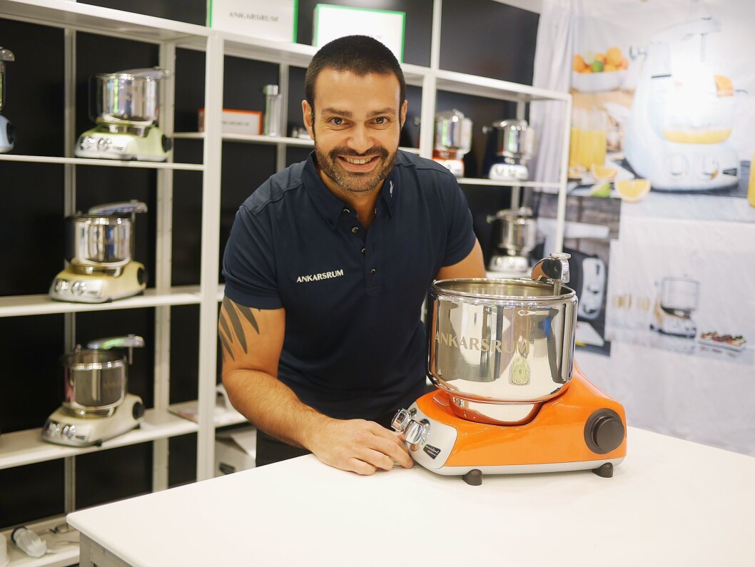 Robin Bahl i Nordic Brand Hub er ny leverandør av de svenskproduserte kjøkkenmaskinene Ankarsrum. Foto: Stian Sønsteng Robin Bahl i Nordic Brand Hub er ny leverandør av de svenskproduserte kjøkkenmaskinene Ankarsrum. Foto: Stian Sønsteng